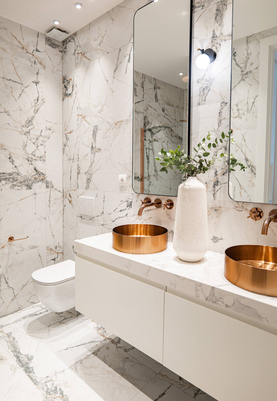 La vivienda de una familia en el Ensanche bilbaíno con más de 100 años de historia y toque moderno