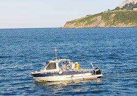 Embarcación desde la que se ha llevado a cabo la nueva campaña de prospecciones para descubrir al 'San Bartolomé' en aguas de Mundaka.