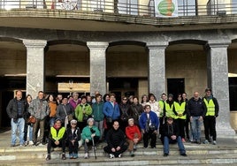 Participantes en uno de los paseos saludables celebrado el curso pasado.