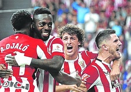 Los jugadores rojiblancos celebran el gol de Djaló al Celta el domingo en San Mamés.