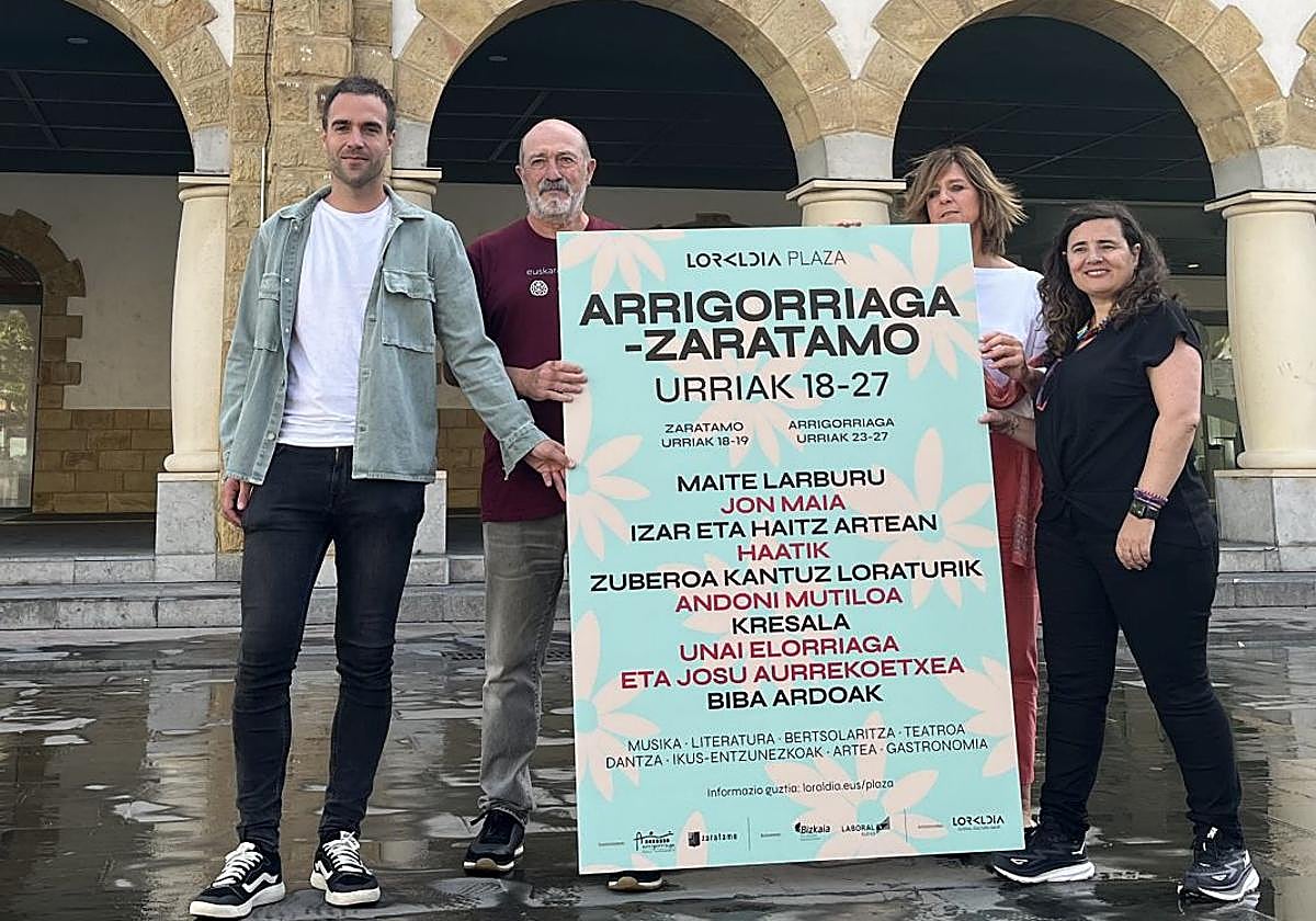 El concejal de Euskera, Educación y Juventud de Arrigorriaga, Gorka Etxebarria; el alcalde de Zaratamo, Alberto Ugarriza; la regidora de Arrigorriaga, Maite Ibarra, y la responsable de Loraldia, Amaia Ocerin.