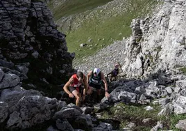 Participantes en la edición del año pasado afrontan uno de los tramos más técnicos de la carrera.