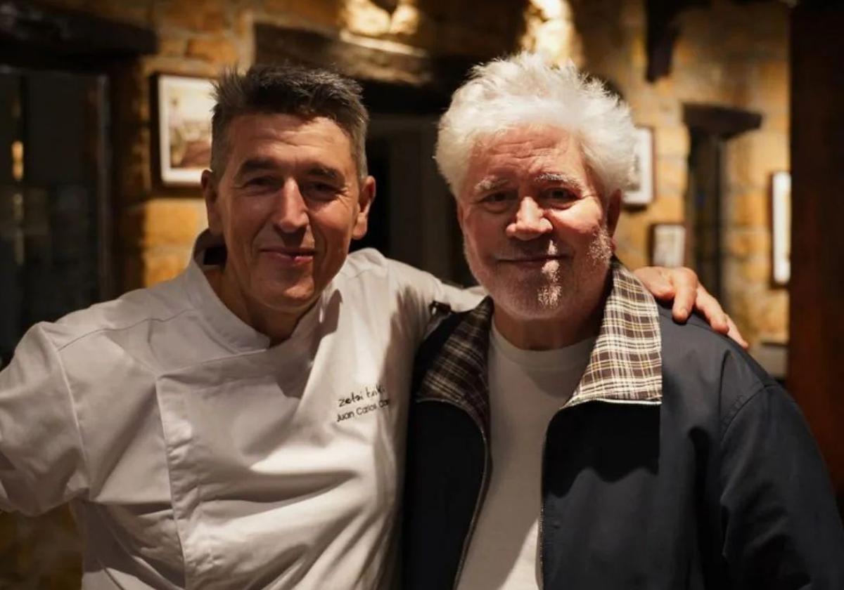 El restaurante de San Sebastián que ha escogido Pedro Almodóvar para celebrar su 75 cumpleaños: «Me han hecho un regalo precioso»