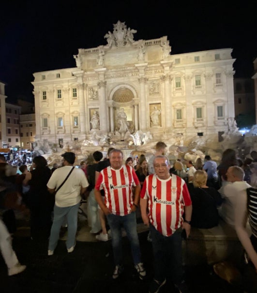 La afición del Athletic tiñe Roma de rojiblanco