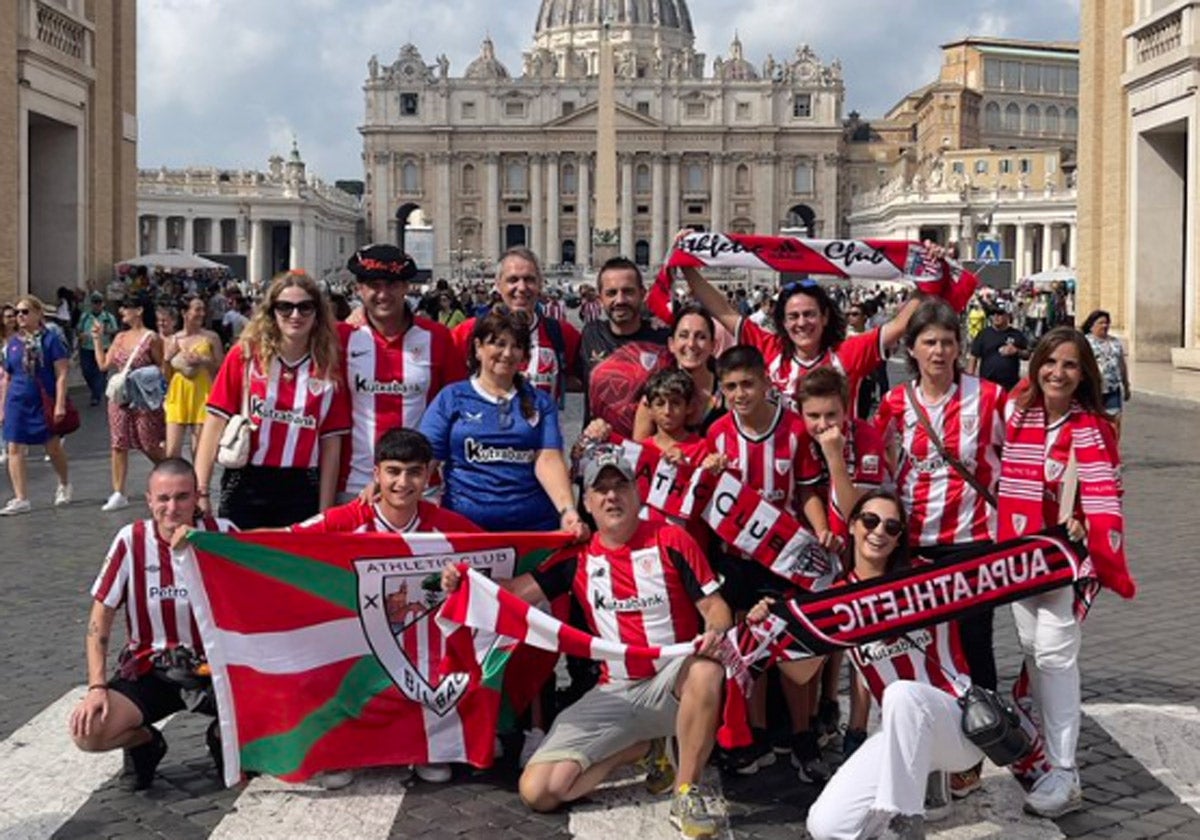 La afición del Athletic tiñe Roma de rojiblanco