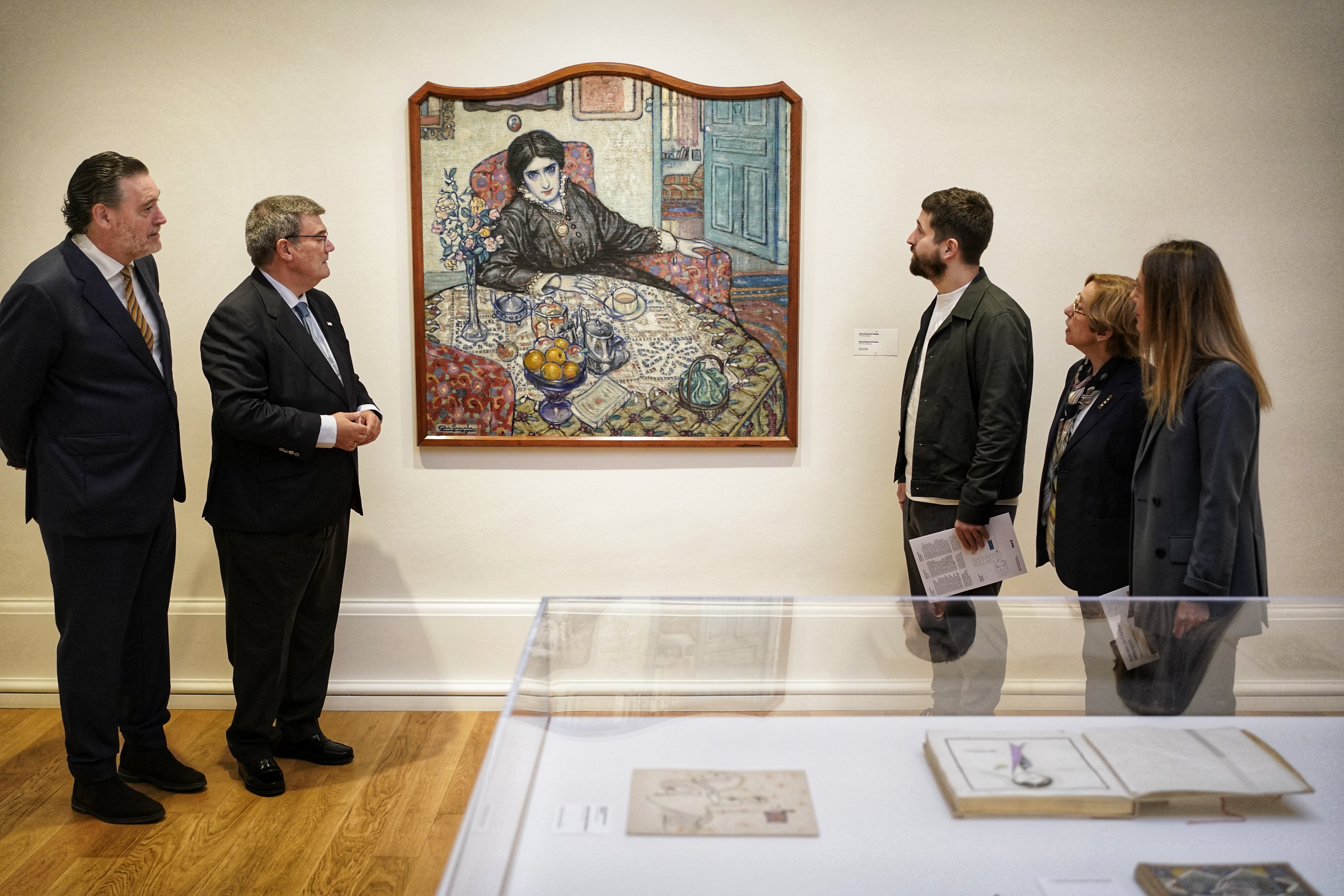 Miguel Zugaza, director del Bellas Artes; Juan Mari Aburto, alcalde de Bilbao; Oier Aranzabal Guezala, biznieto de Antonio de Guezala; Miriam Alzuri, conservadora de Arte Moderno y Contemporáneo; y Nora Sarasola, directora de Obra Social BBK.