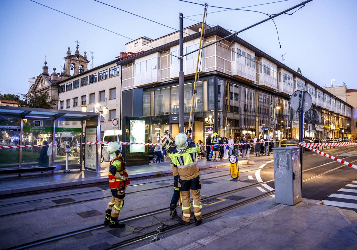 El centro de Vitoria se queda sin tranvía por una avería