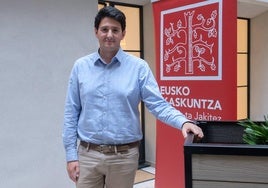 Joseba Bergaretxe, Eusko Ikaskuntzaren egoitzan, Donostian.