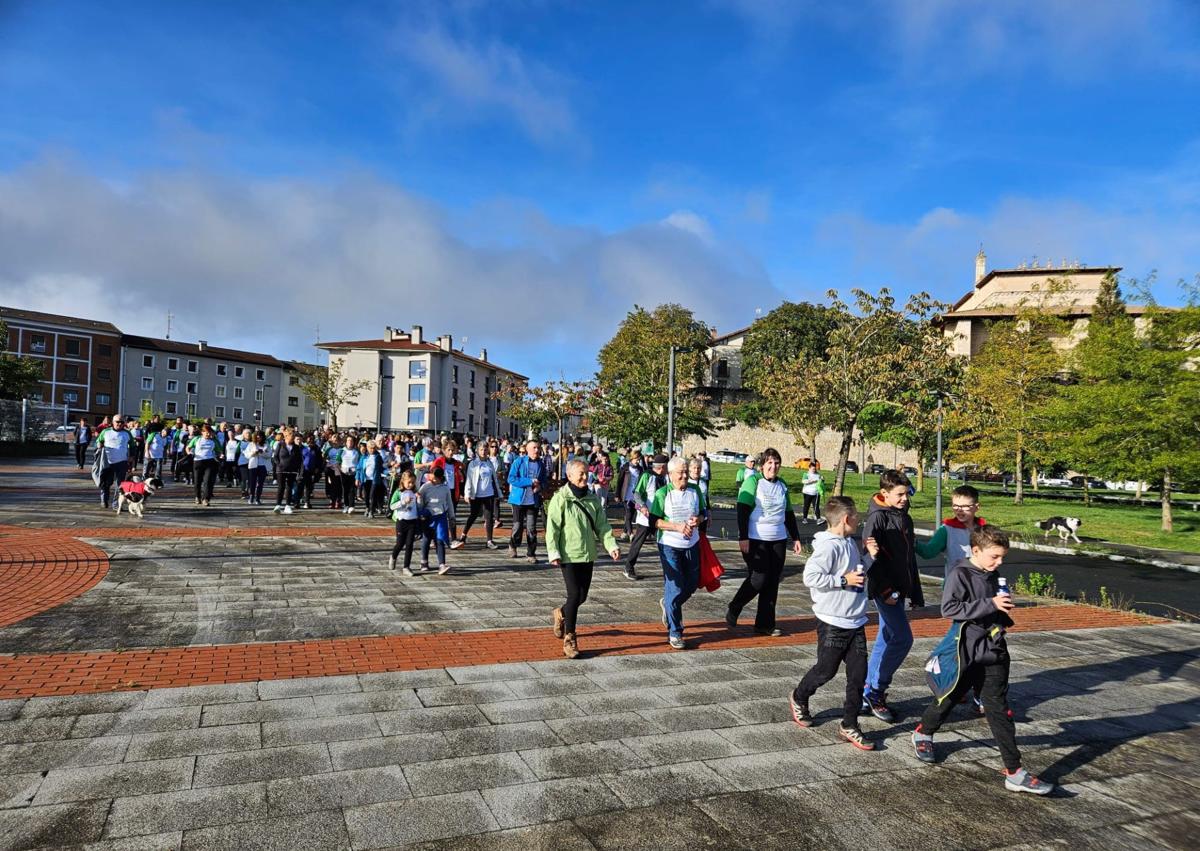 Imagen secundaria 1 - «La marcha contra el cáncer es una puerta a la esperanza»