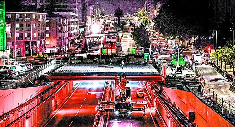 El falso túnel se completará con los emboquilles y jardinería vertical hasta extenderse sobre unos 850 metros de carretera.