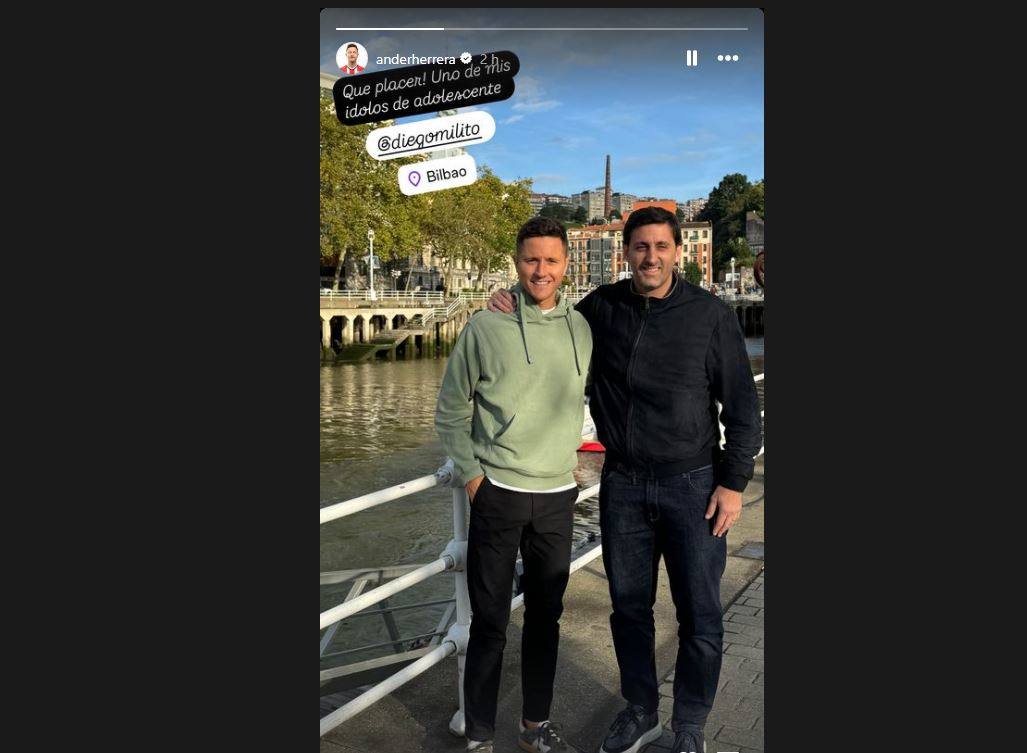 Ander Herrera junto a Diego Milito en Bilbao