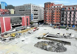 Las obras en el parking y la plaza del Ensanche se alargarán durante un año más.