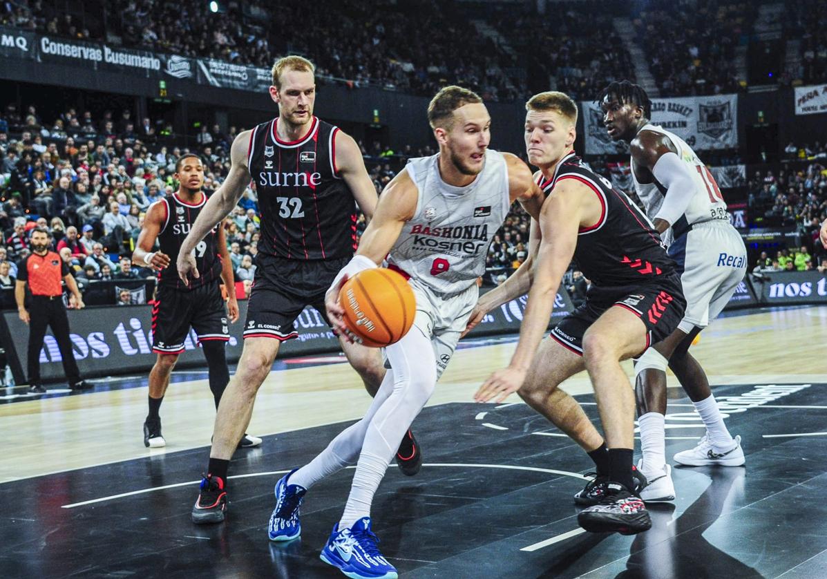 El Baskonia aterriza indemne en el derbi