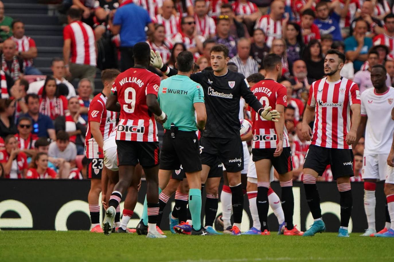 Aguirrezabala en el momento de su explusión.