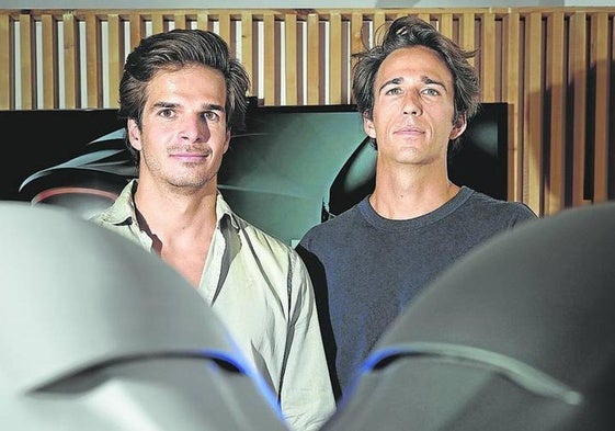 Tanguy Uzel y Guzmán Colilla, socios fundadores de la fabricante de cascos Zyon Helmets.