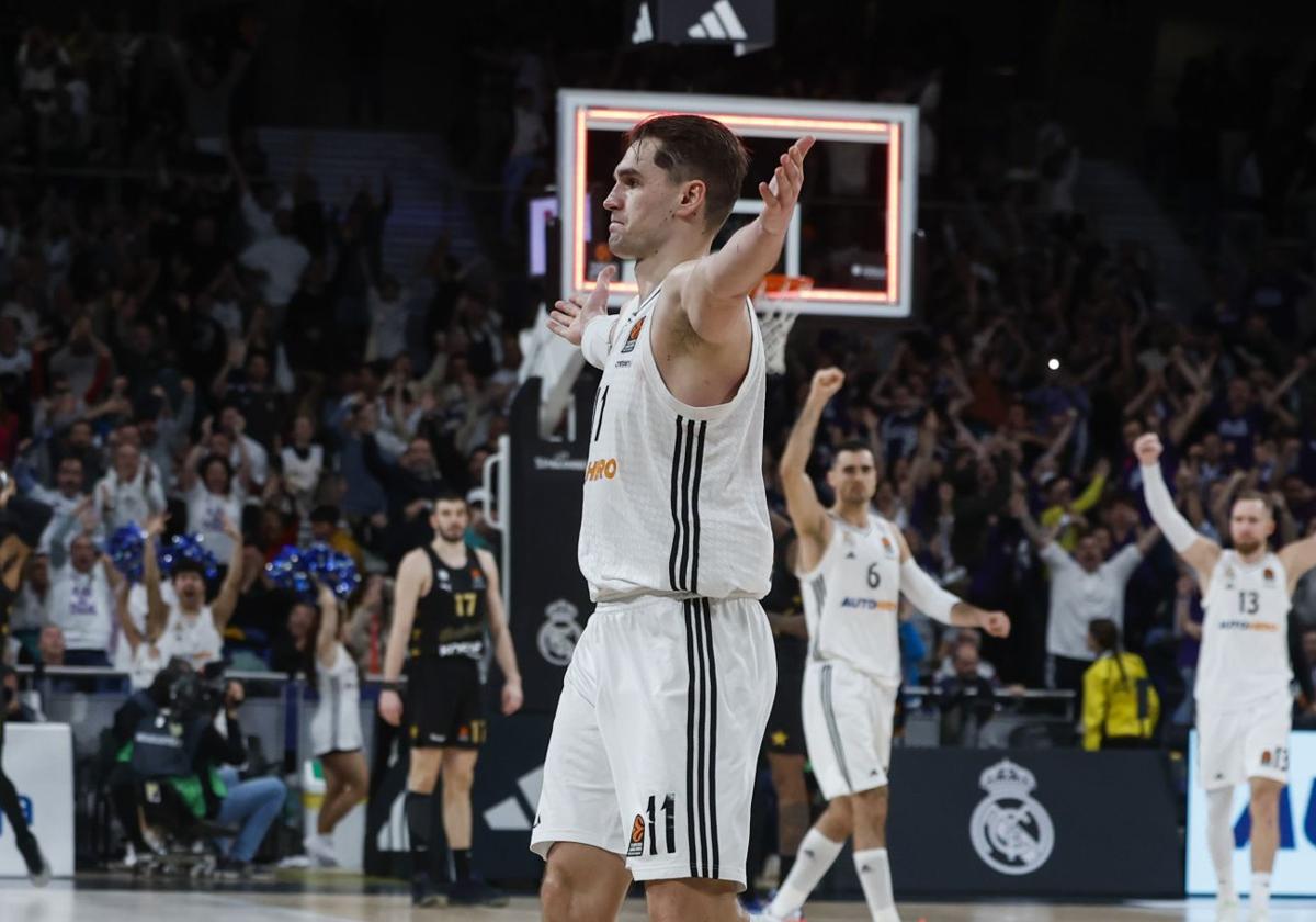 Hezonja celebra su decisivo triple.