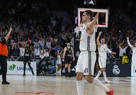 Hezonja celebra su decisivo triple.