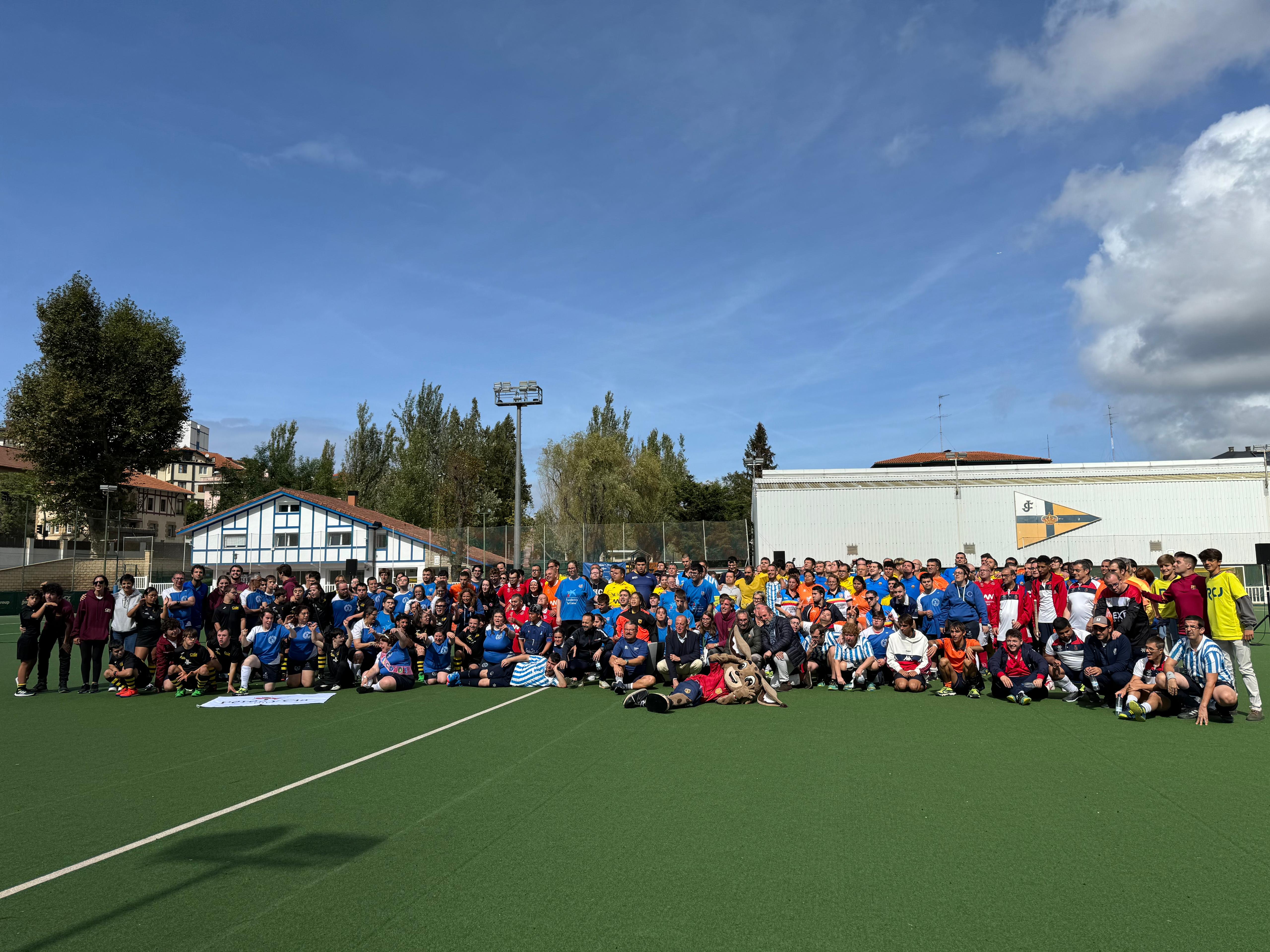 El Hockey inclusivo brilla con luz propia en Jolaseta