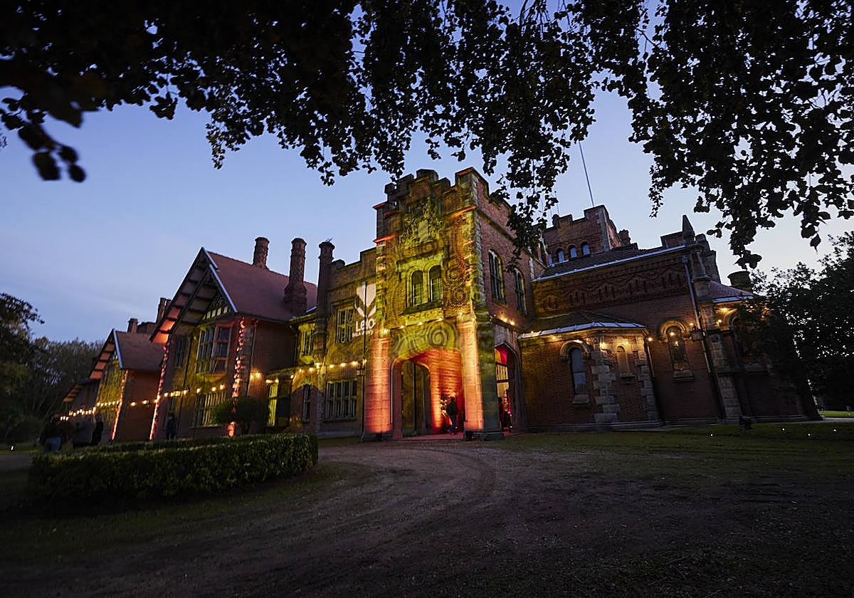 Un espectáculo lumínico en el Palacio Artaza de Leioa llevado a cabo en una celebración pasada.