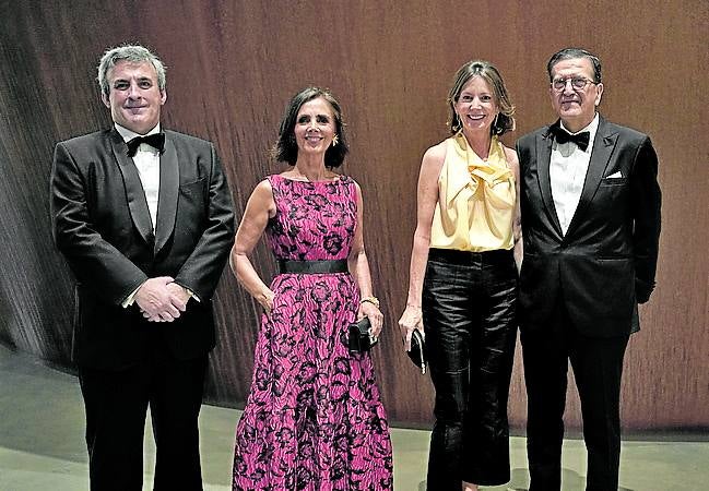 Guillermo Barandiarán, Arrate Ojanguren, Paula Varona y Enrique de Ybarra. 