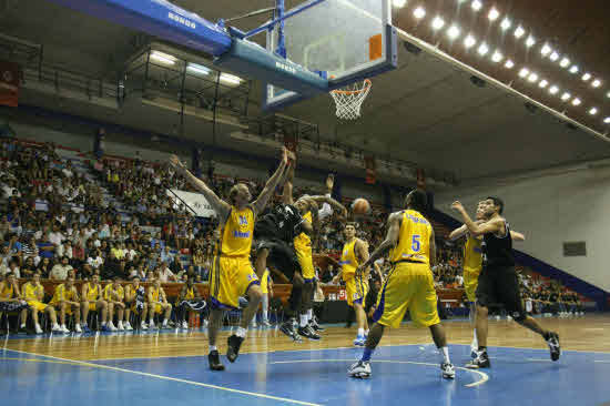 Imagen de unl partido Bilbao Basket contra el Khimki ruso disputado en La Casilla.