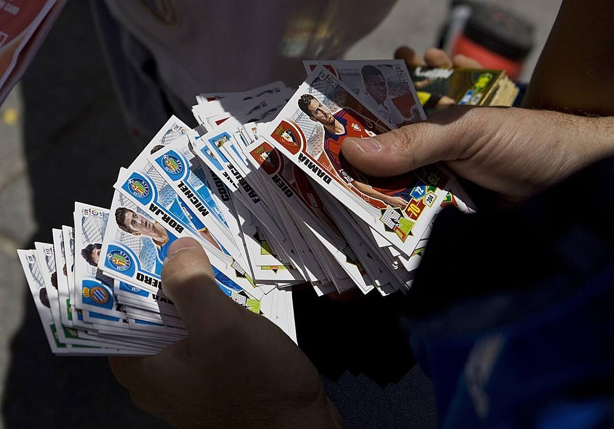 Denuncian a Panini por falta de información en sus colecciones de cromos de fútbol