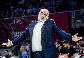 Pablo Laso gesticula durante el partido.