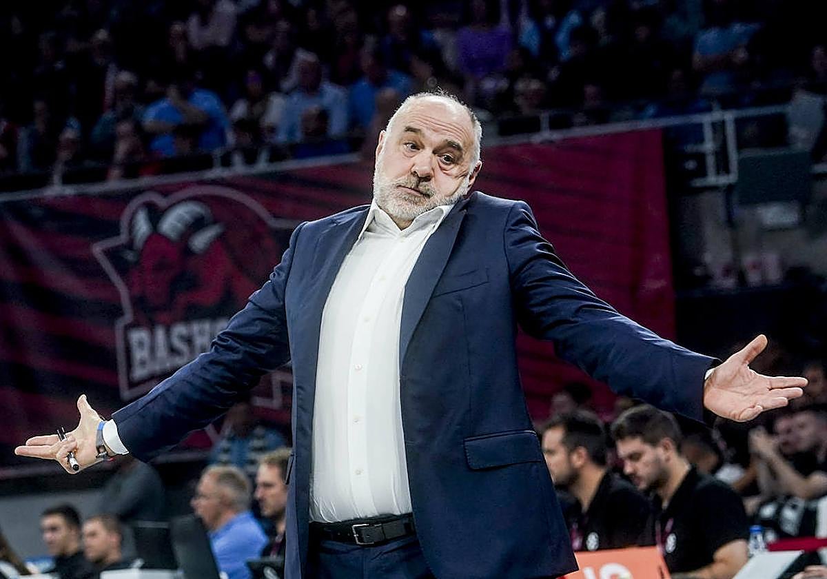 Pablo Laso gesticula durante el partido.