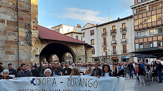 Vecinos denuncian «los recortes y el deterioro de la sanidad» en Durango