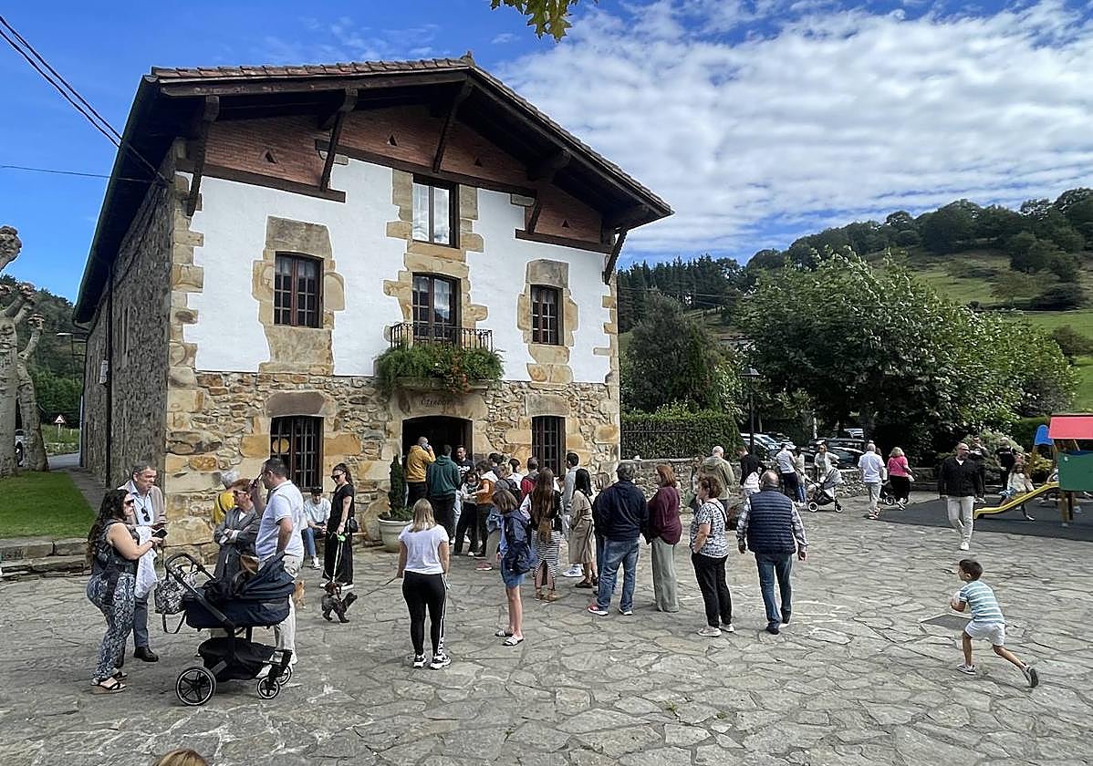 Los domingos, romería en Etxebarri con la comida popular de Víctor