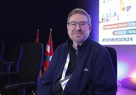 El neurocientífico Juan Pueyo momentos antes de dar comienzo a la conferencia inaugural del congreso de la sociedad de médicos de familia Semergen en Bilbao.