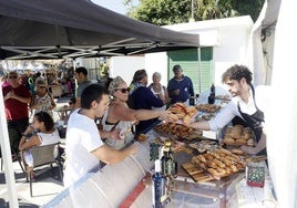 La gastronomía tendrá un gran protagonismo en la cita, que contará con food trucks que servirán toda clase de pintxos, quesos, empanadas y zumos recién exprimidos.