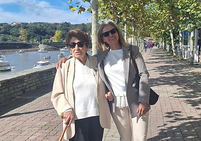Edurne Bilbao y Dora Zuleta, vecinas de Plentzia.