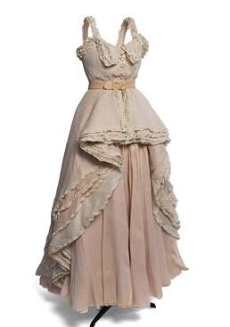 Modelo de alta costura de la colección primavera verano 1949, línea Trompe l'oeil (trampantojo).