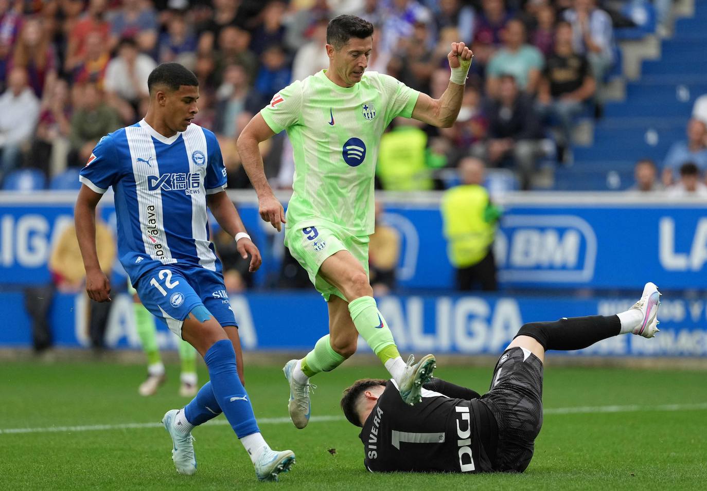 El Alavés amplifica sus dudas defensivas