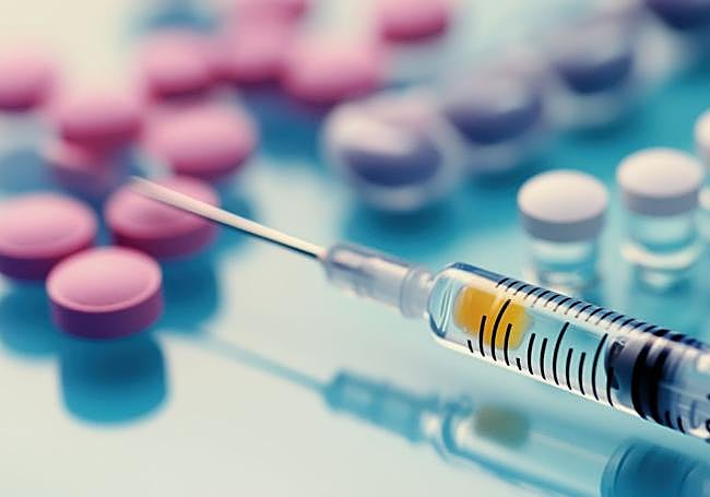 El tratamiento hormonal consiste en inyecciones que reducen el nivel de testosterona.