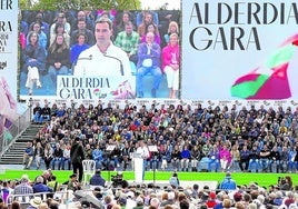 Más soberanismo. El lehendakari Imanol Pradales interviene en el Alderdi Eguna del 29 de septiembre.