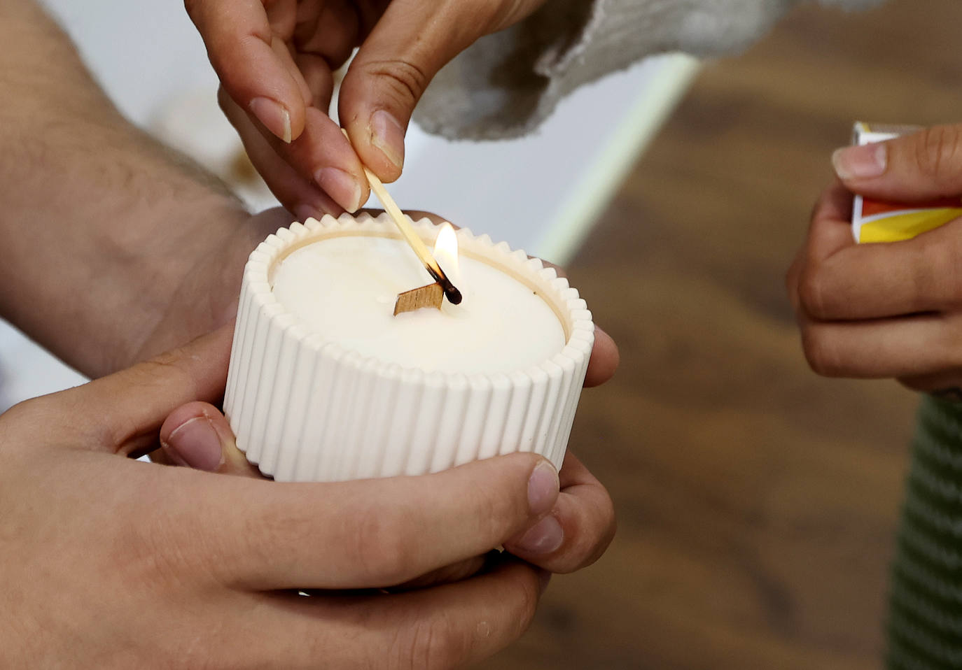 Dos amigos abren una tienda de velas en Bilbao... y además enseñan a hacerlas