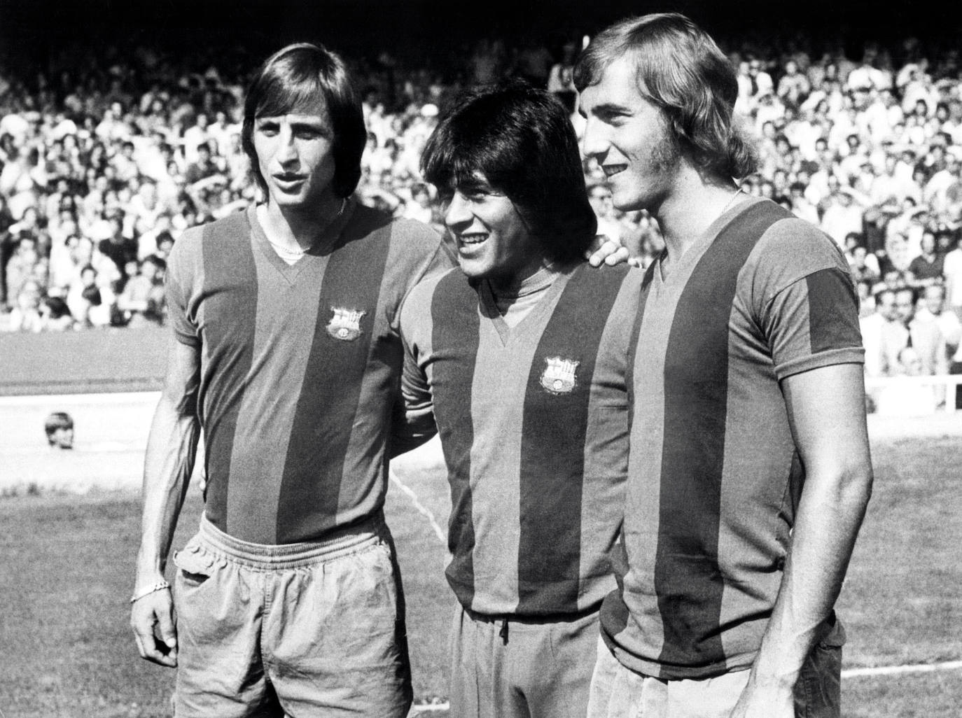 Neeskens, a la derecha, con Cruyff y Hugo Sotil en el Barcelona.