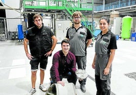 Aitor Pablos, fundador de SBS, en la planta piloto en el Zitek de la UPV en Leioa.