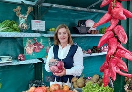 Ana María Llaguno, habitual de esta cita, se ha despedido este año del Día de Gangas antes de su jubilación logrando el premio a la mejor cebolla.