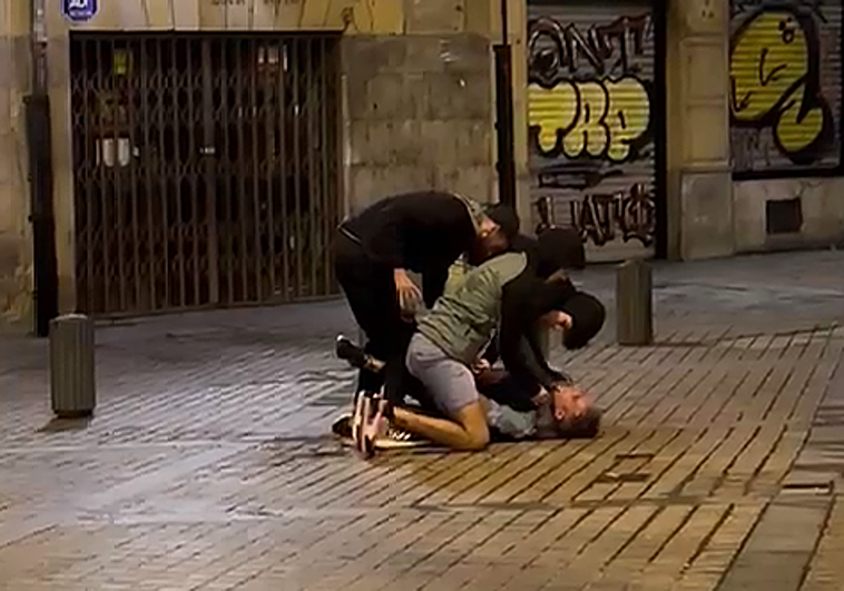 Ingresan en prisión los tres detenidos por un robo violento de madrugada en el Casco Viejo de Bilbao