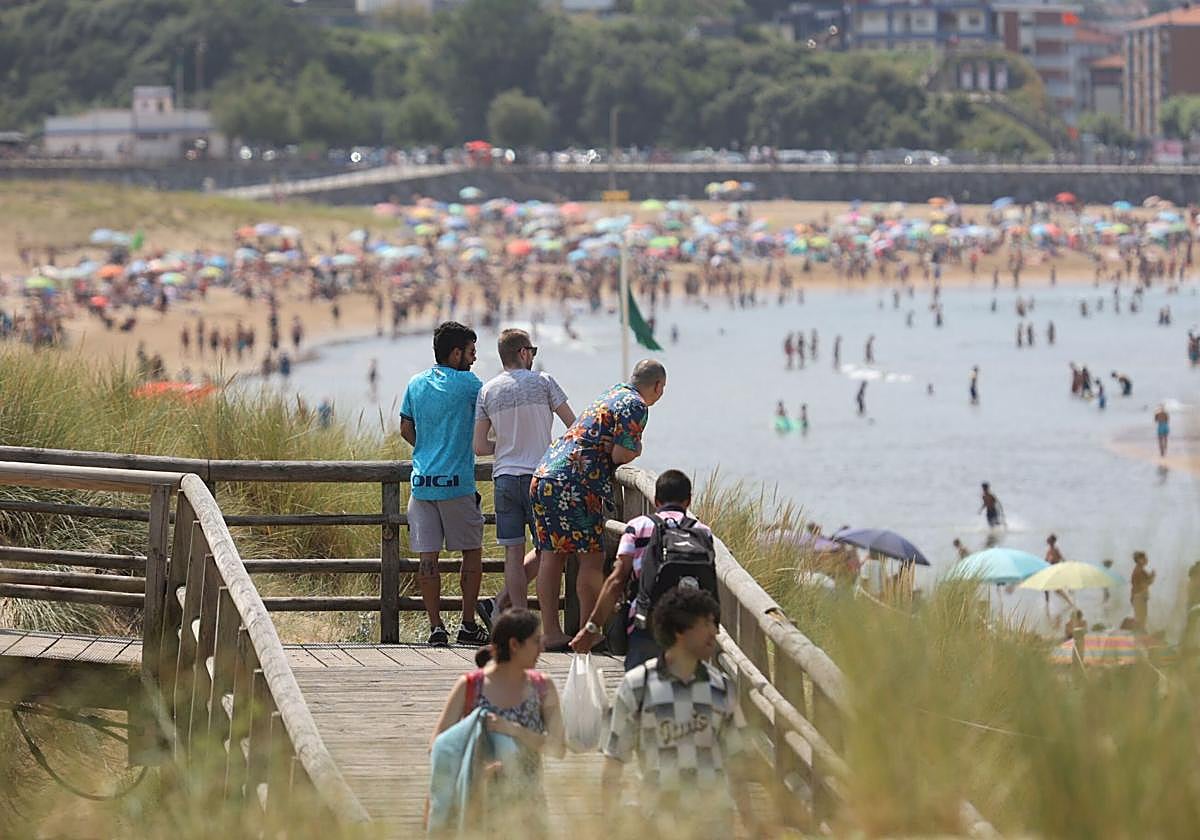 La playa de Gorliz este verano durante una ola de calor