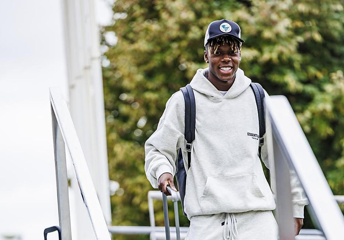 Nico Williams en la concentración de La Roja, poco antes de regresar a Bilbao.