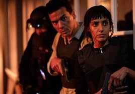 Ritu Arya y Tewfik Jallab protagonizan 'Objetivo París'.