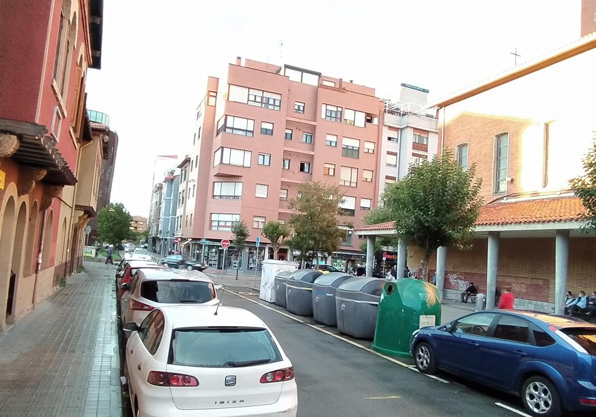 El barrio de Romo tiene los pisos más baratos del municipio y sus residentes los sueldos más bajos.