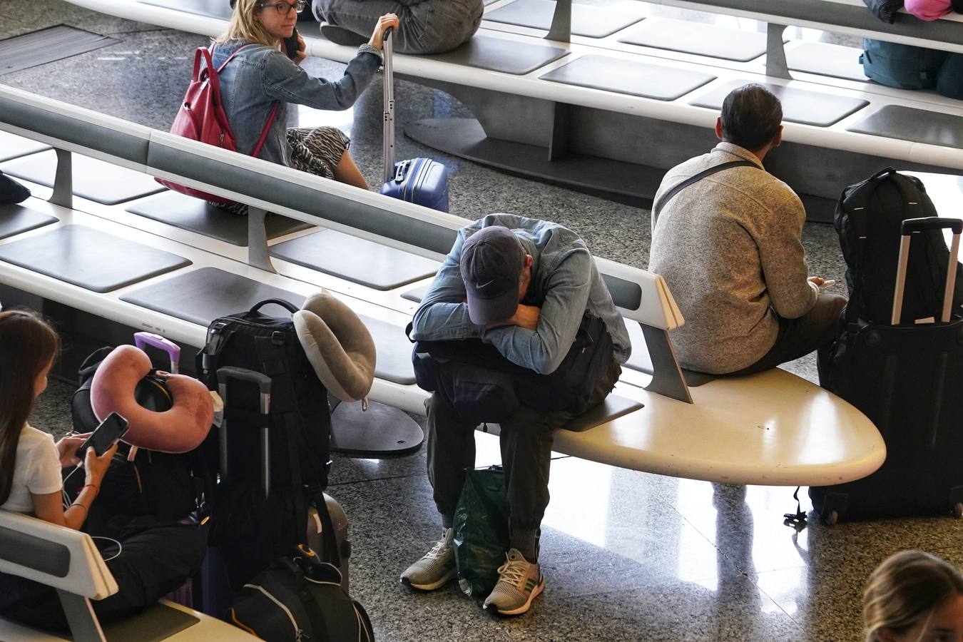 Caos en el aeropuerto de Loiu por los fuertes vientos causados por &#039;Kirk&#039;