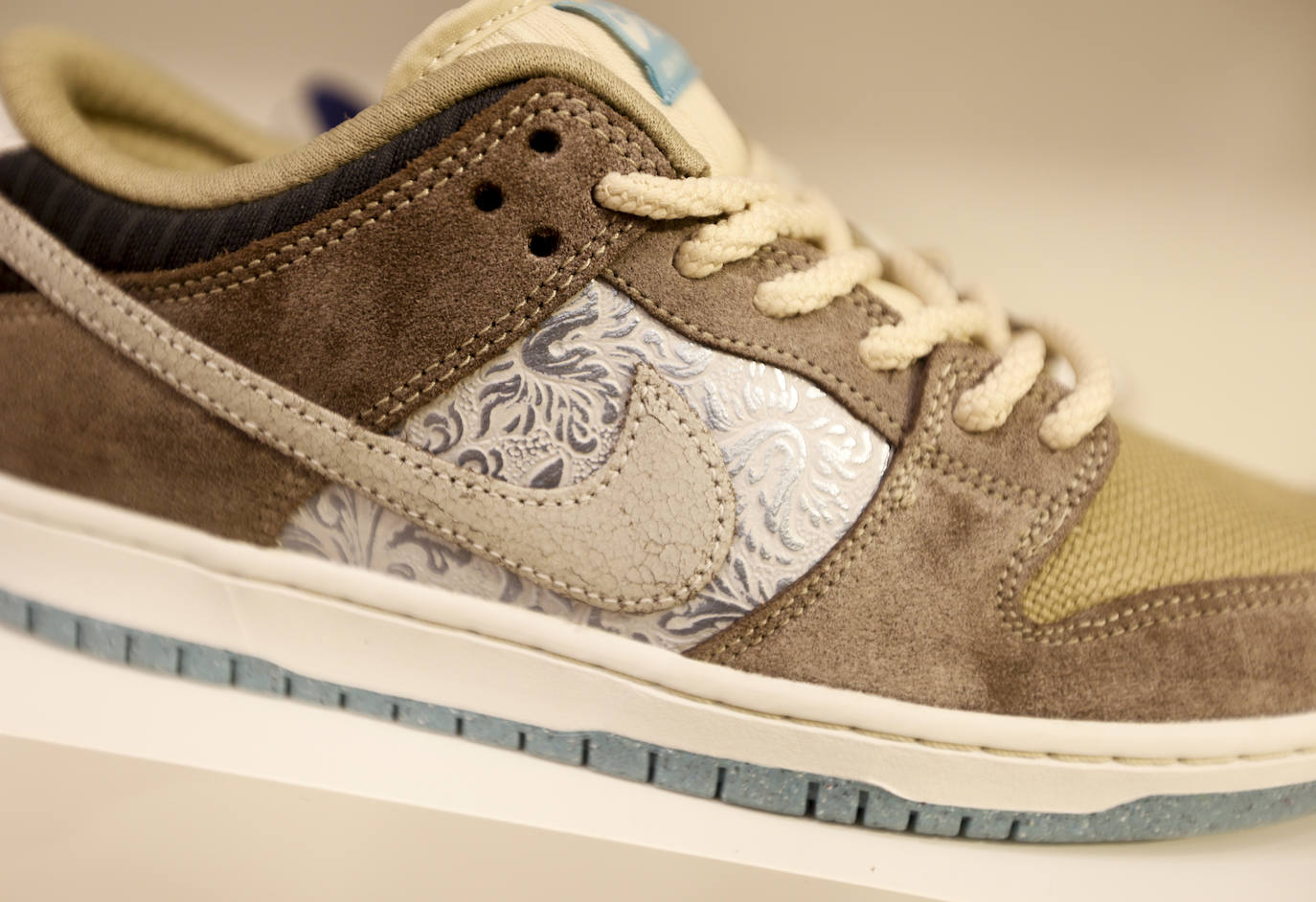 Asier, el joven de 22 años que ha abierto una tienda de zapatillas exclusivas en Bilbao