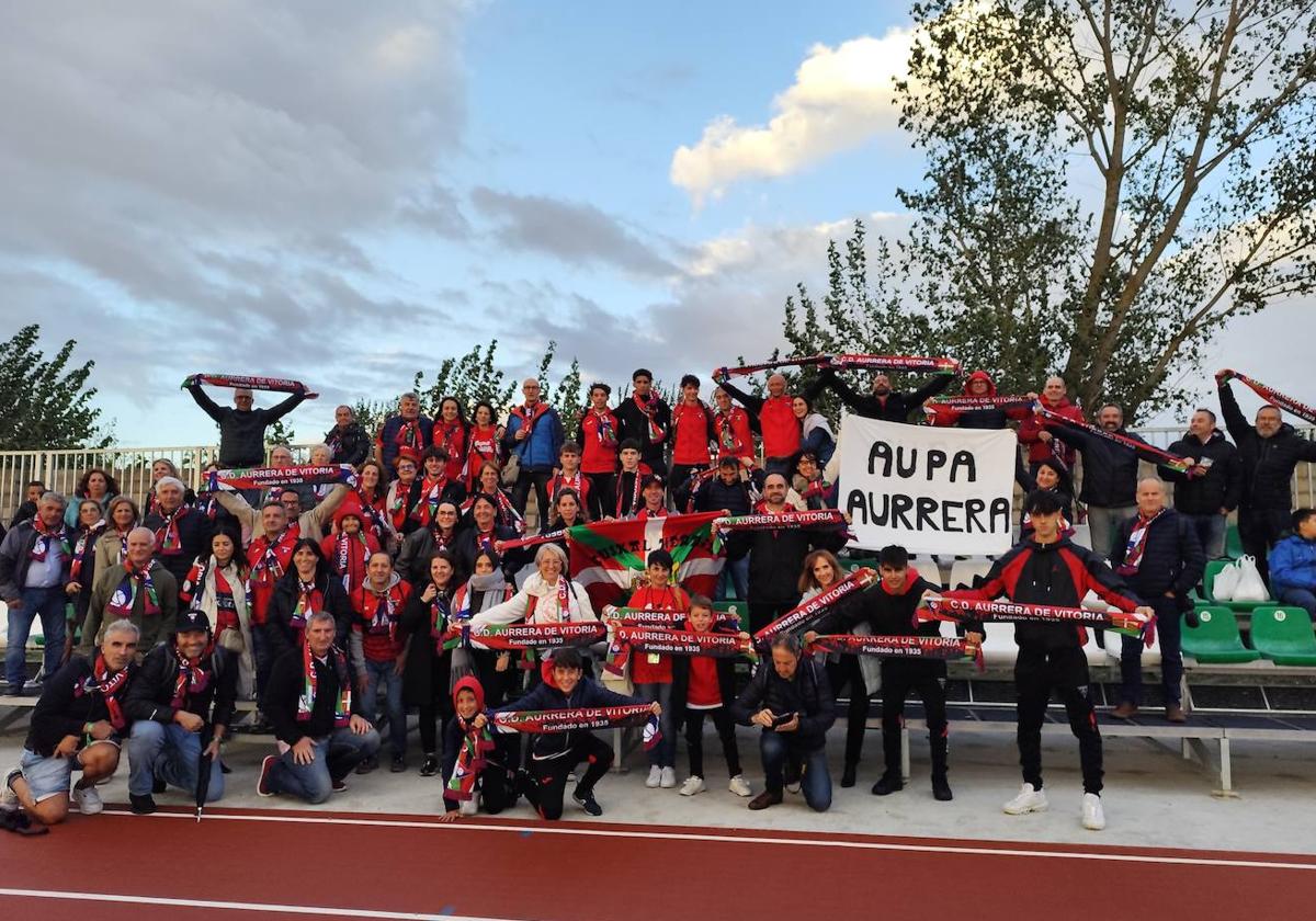 Un centenar de aficionados acompañó al Aurrera a tierras palentinas.