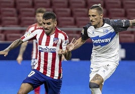 Fejsa, durante un encuentro contra el Atlético de Madrid.